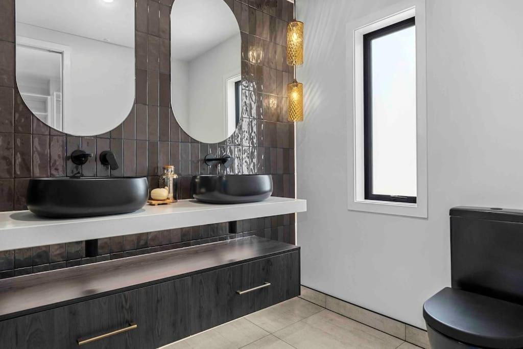 Вілла Luxury Escape In Cbd - Walking Distance To Town Тауранга Екстер'єр фото